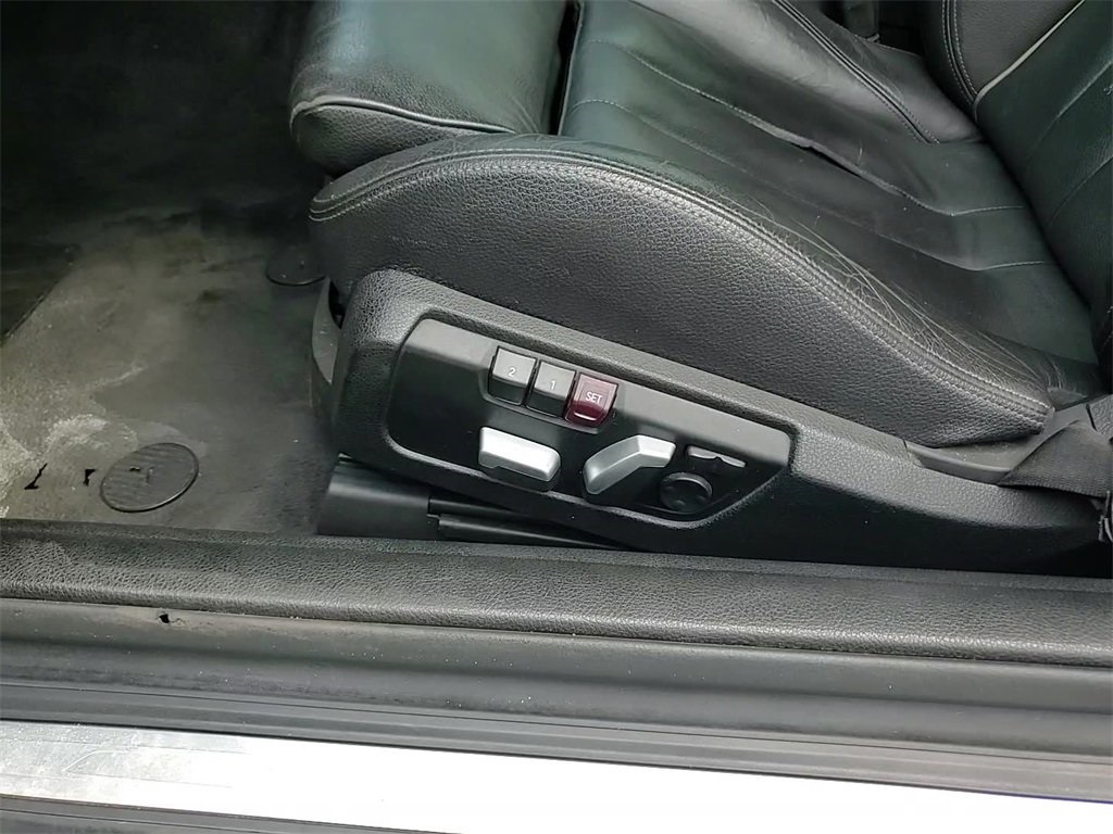 Vehicle image 21 of 24