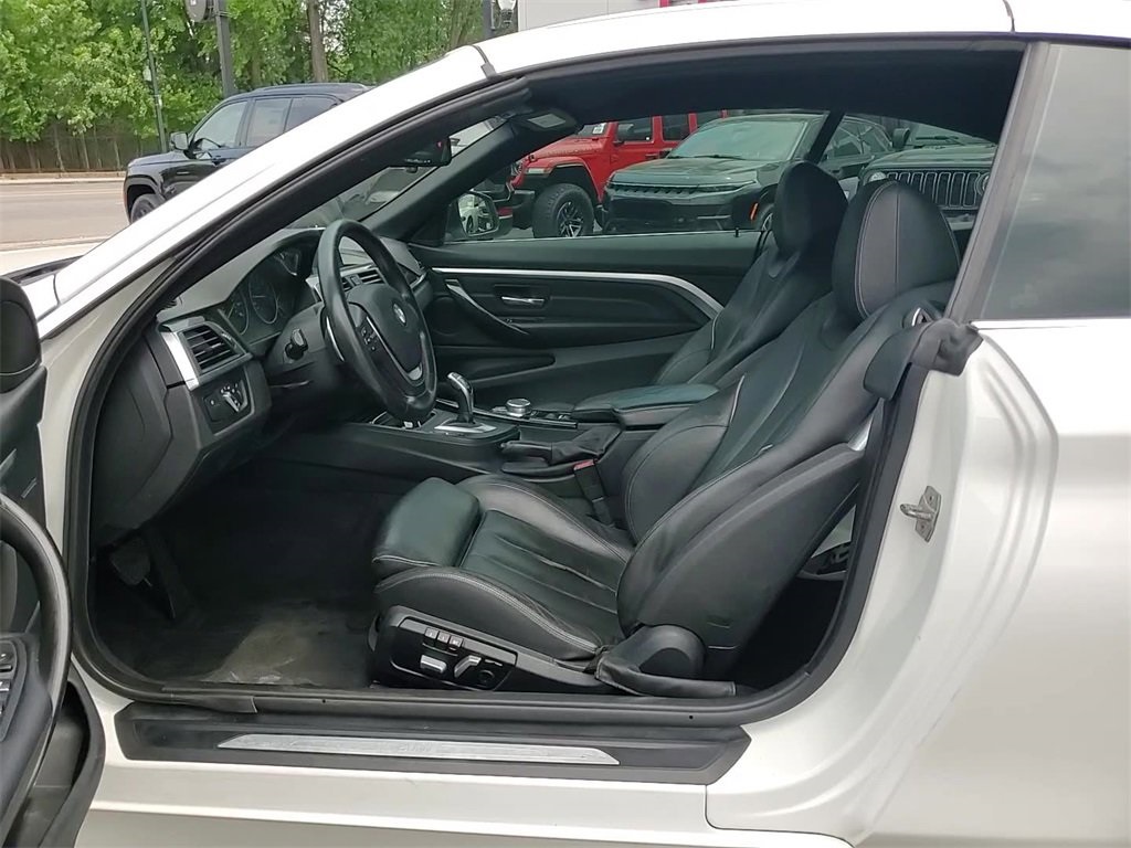 Vehicle image 23 of 24