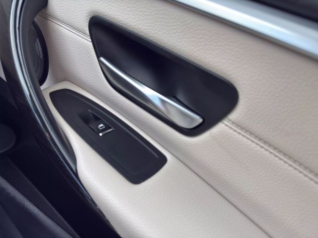 Vehicle image 13 of 31