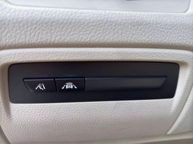 Vehicle image 28 of 31