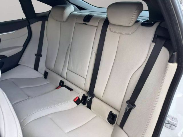 Vehicle image 10 of 31