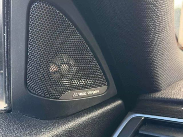 Vehicle image 25 of 31