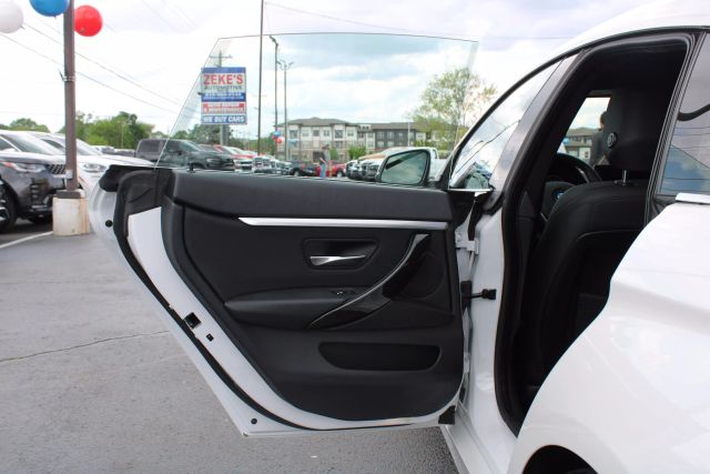 Vehicle image 27 of 41