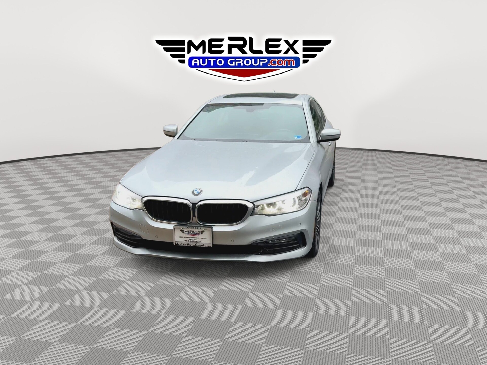 2018 BMW 5 Series 530i xDrive Image 2 of 30