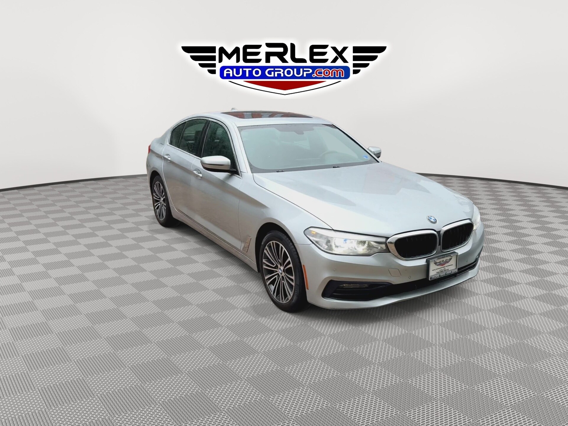 2018 BMW 5 Series 530i xDrive Image 3 of 30