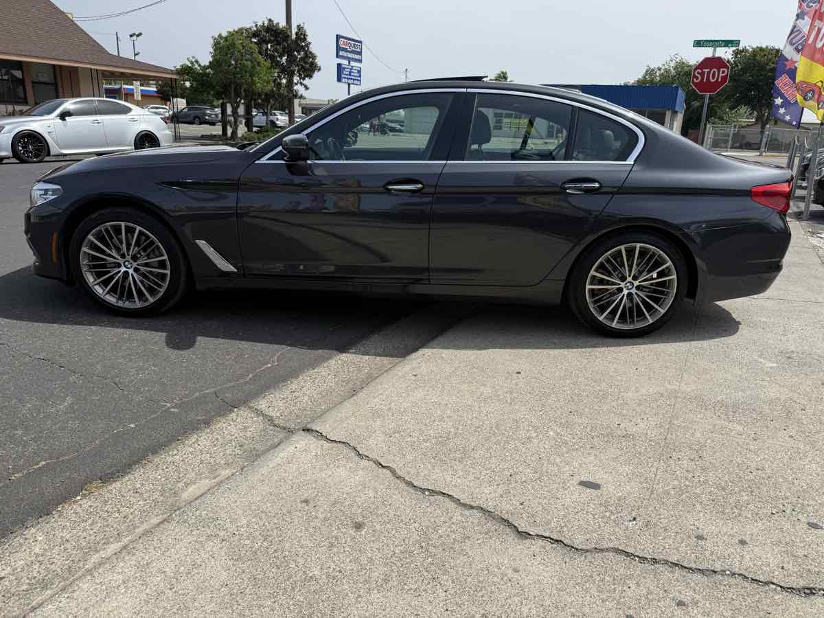 Vehicle image 7 of 19