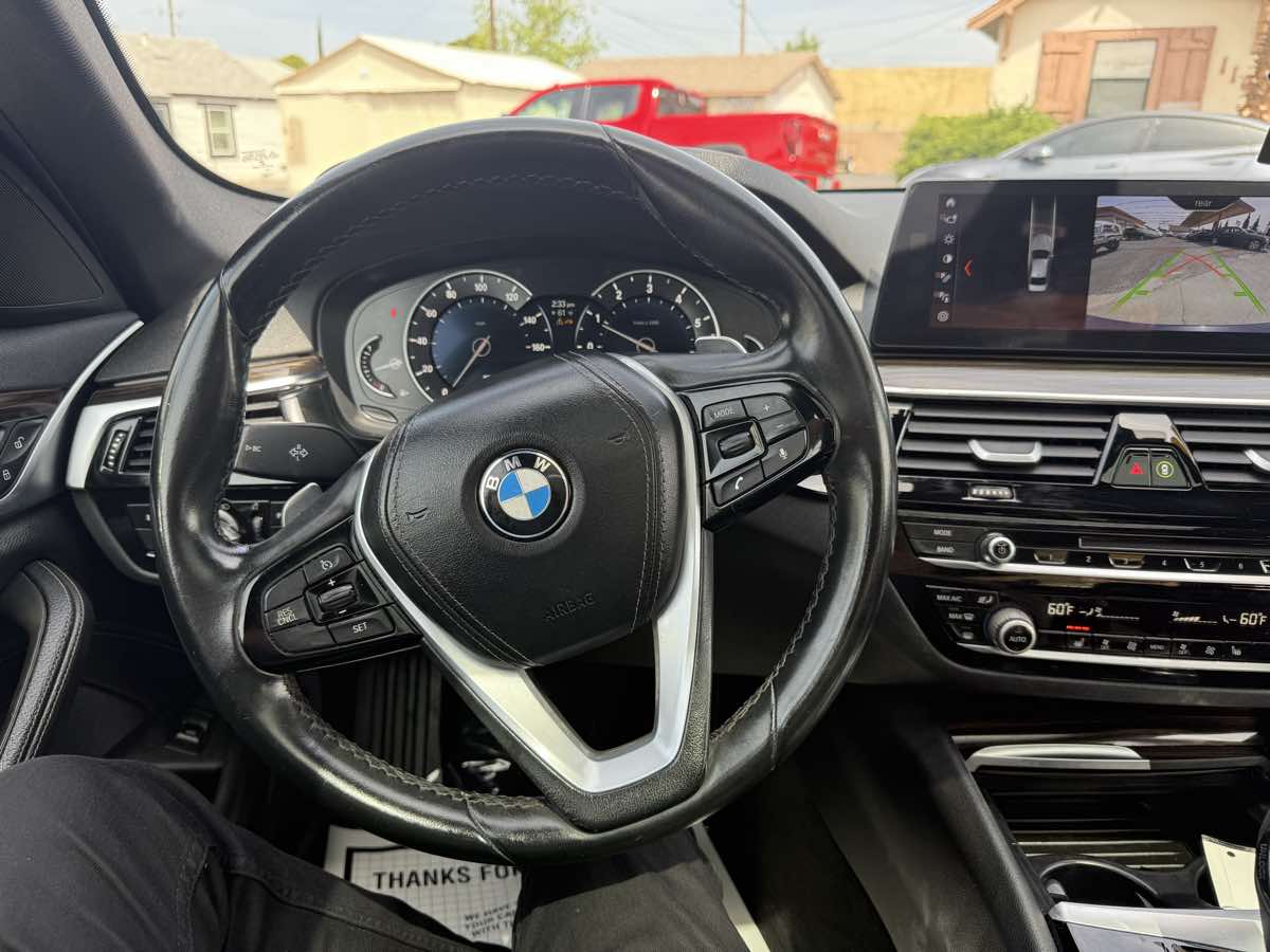 Vehicle image 15 of 19