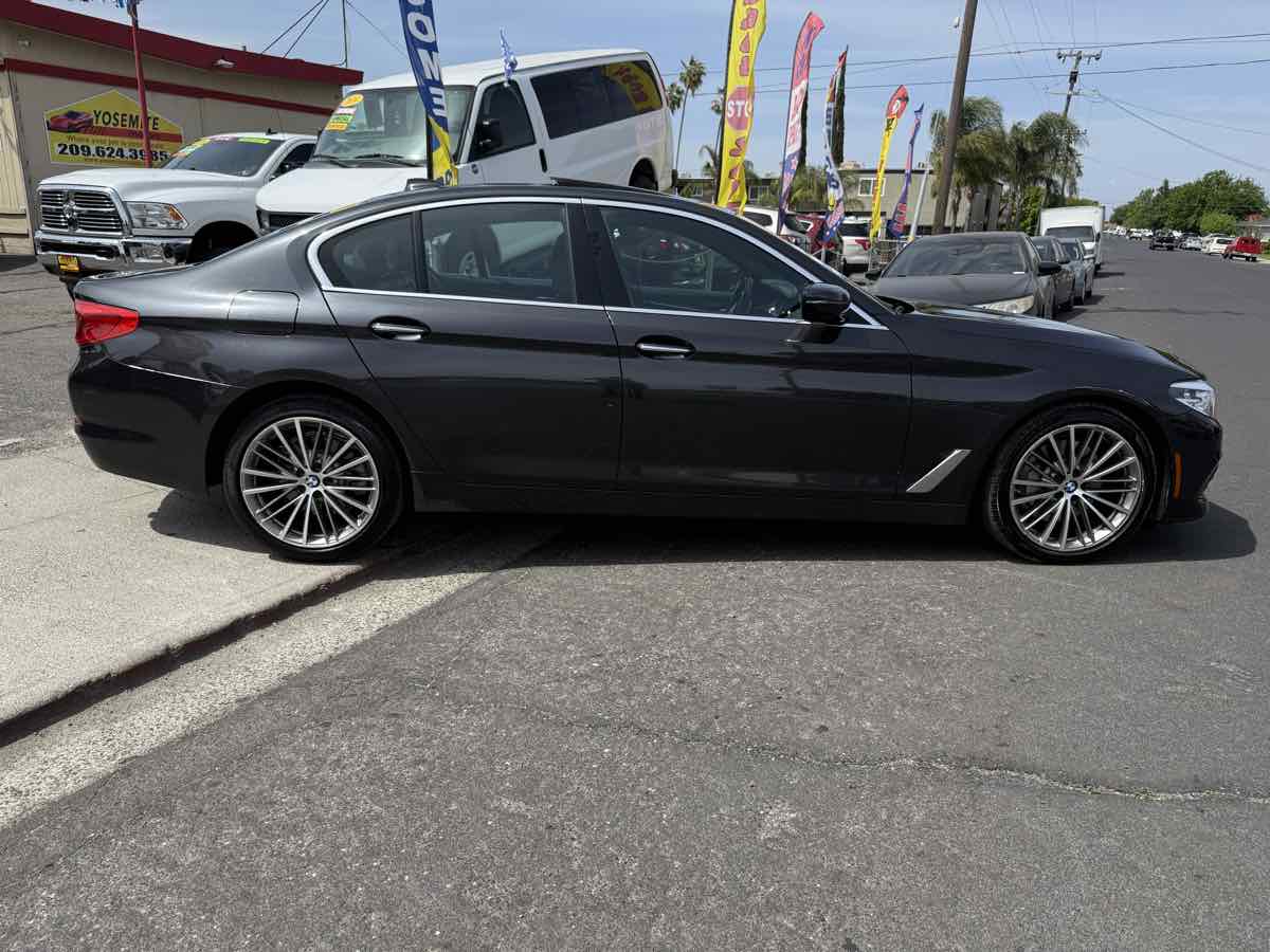 Vehicle image 3 of 19