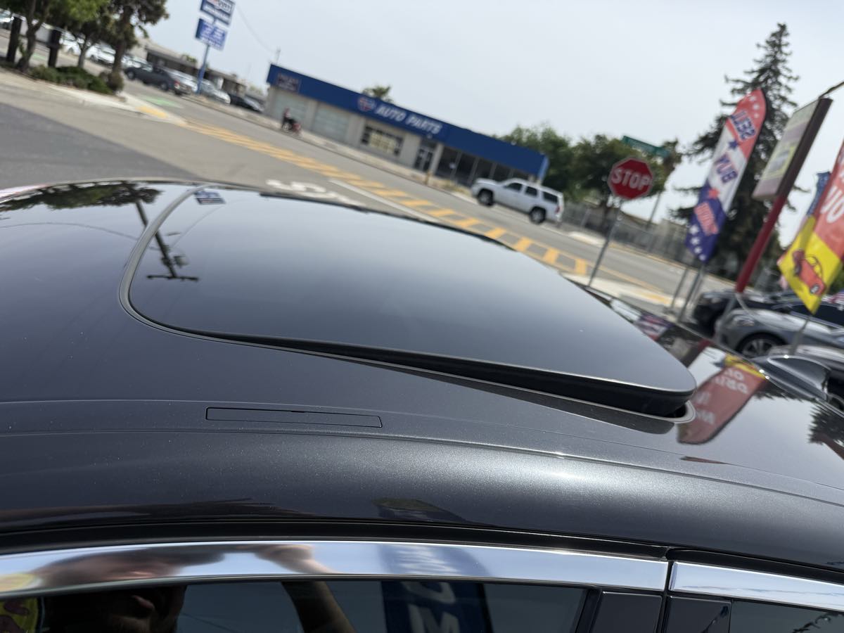 Vehicle image 10 of 19