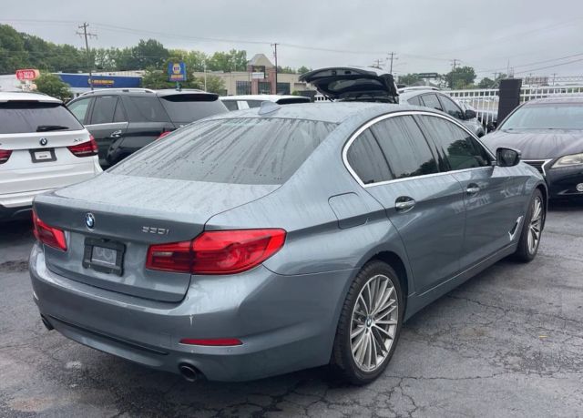 2018 BMW 5 Series 530i Image 3 of 5