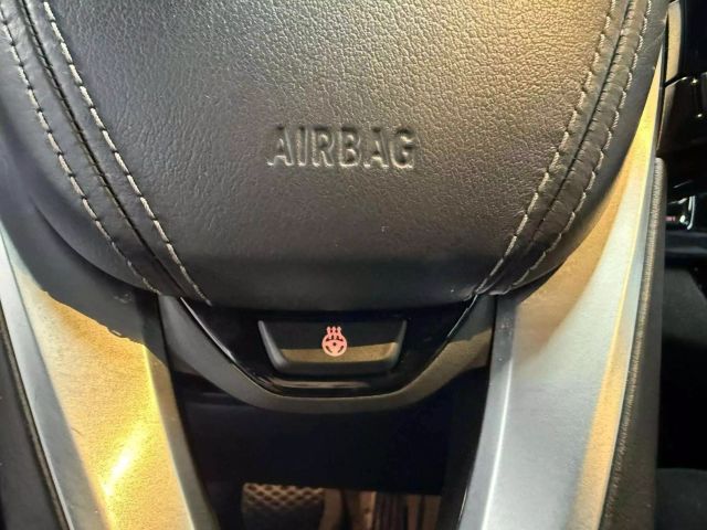 Vehicle image 21 of 23