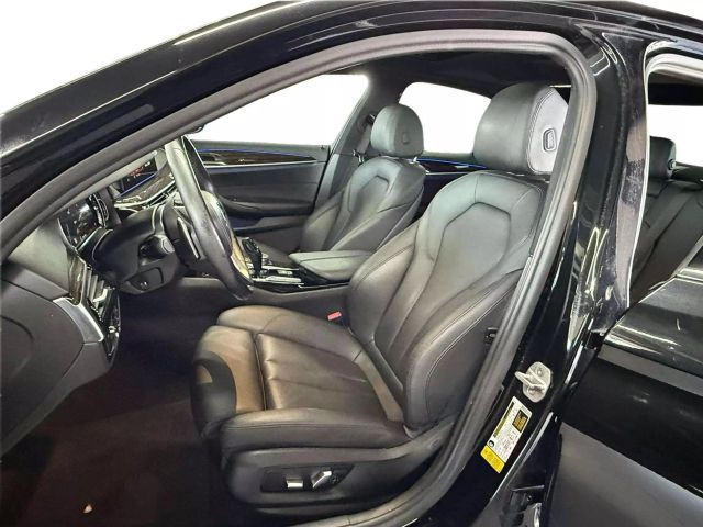 Vehicle image 11 of 23