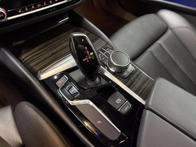Vehicle image 19 of 23