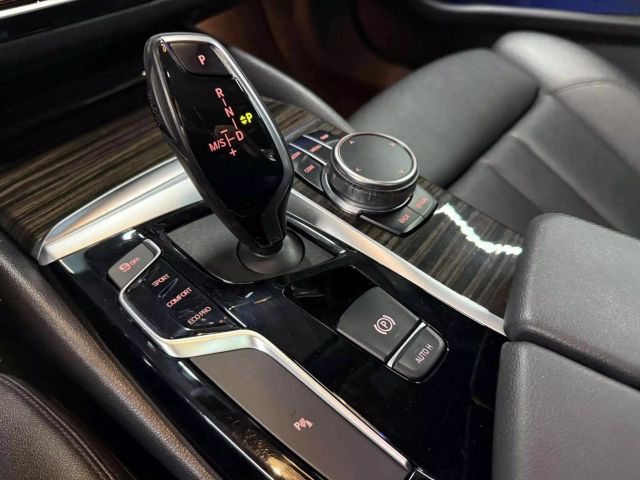 Vehicle image 20 of 23