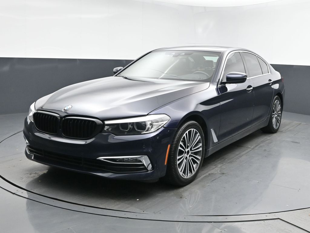 2018 BMW 5 Series 530i xDrive Image 2 of 31