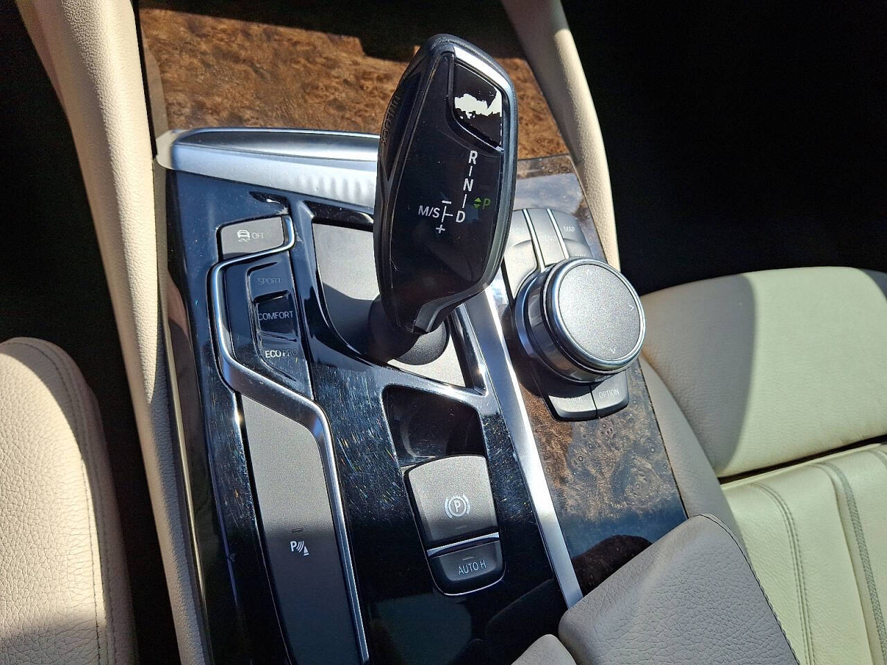 Vehicle image 22 of 30