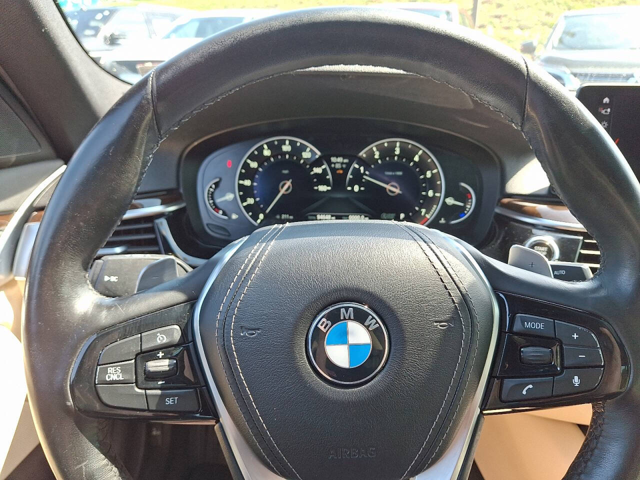 Vehicle image 27 of 30