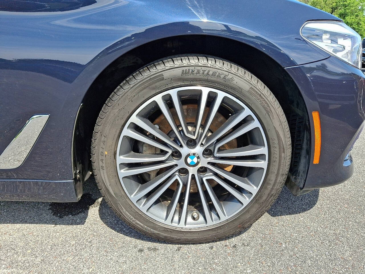Vehicle image 10 of 30