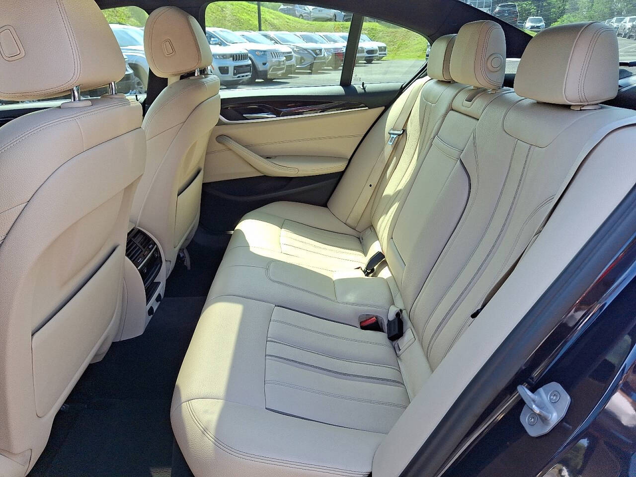 Vehicle image 12 of 30
