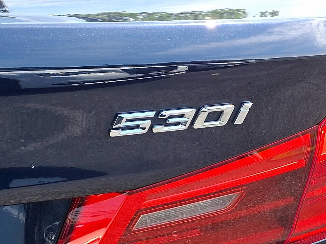 Vehicle image 28 of 30