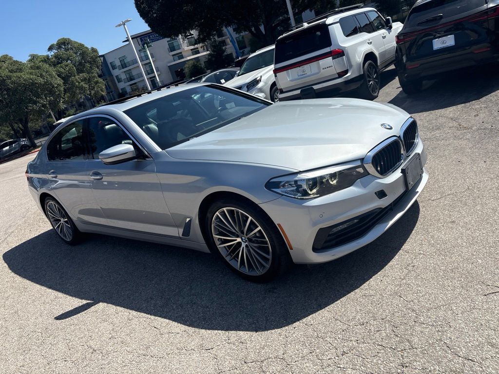 2018 BMW 5 Series 540i Image 2 of 21