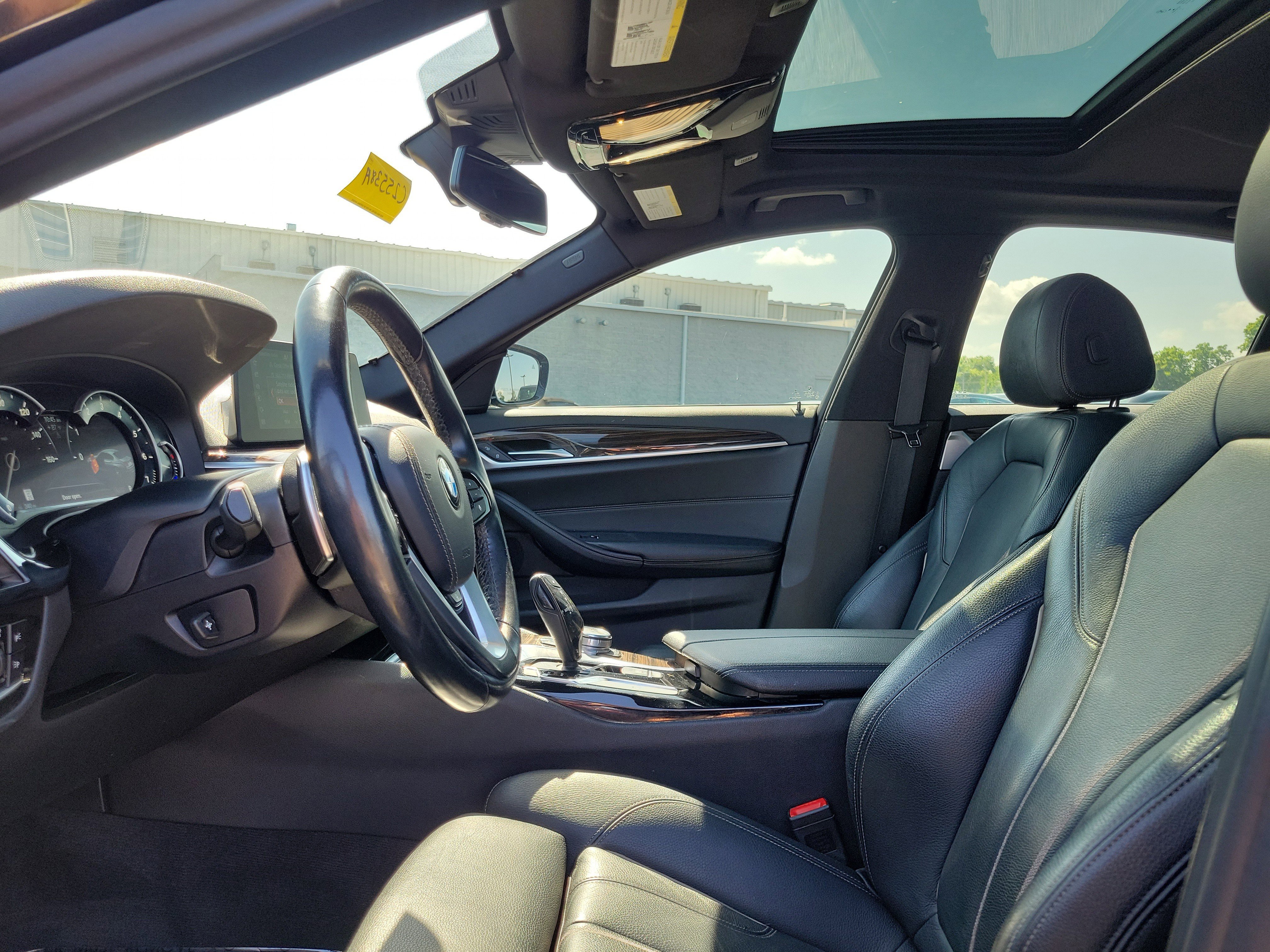 Vehicle image 10 of 30