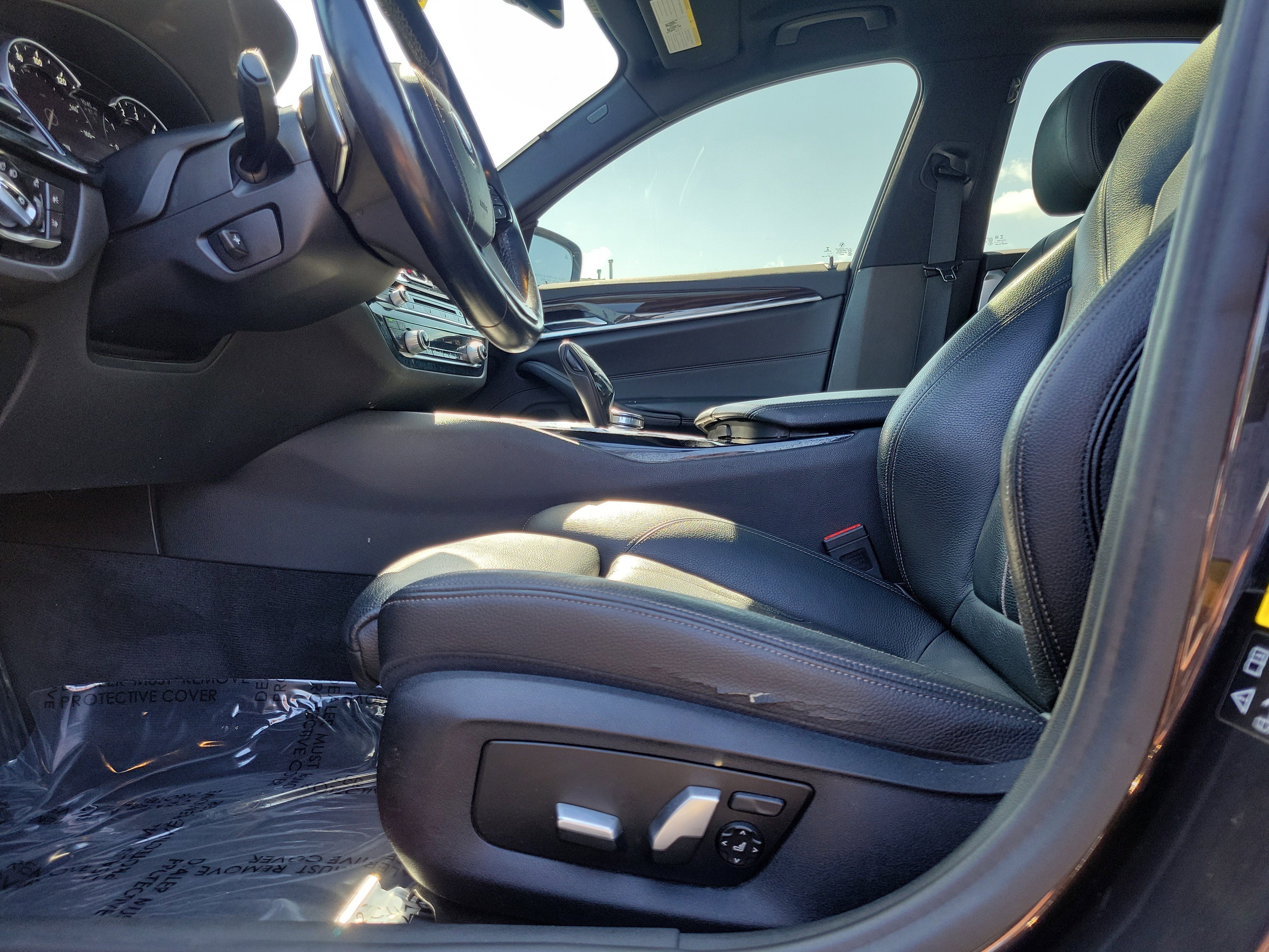 Vehicle image 8 of 30