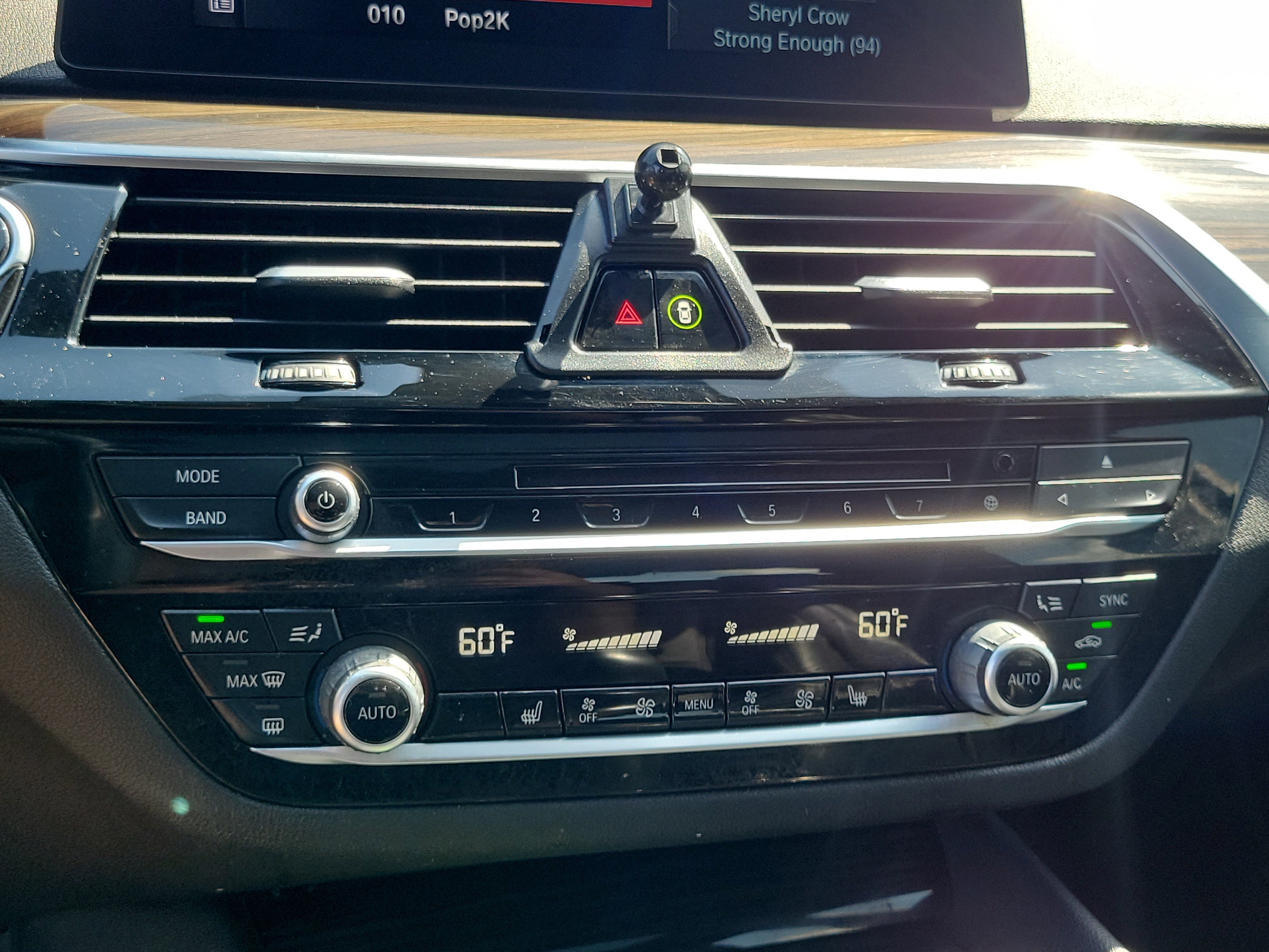 Vehicle image 17 of 30