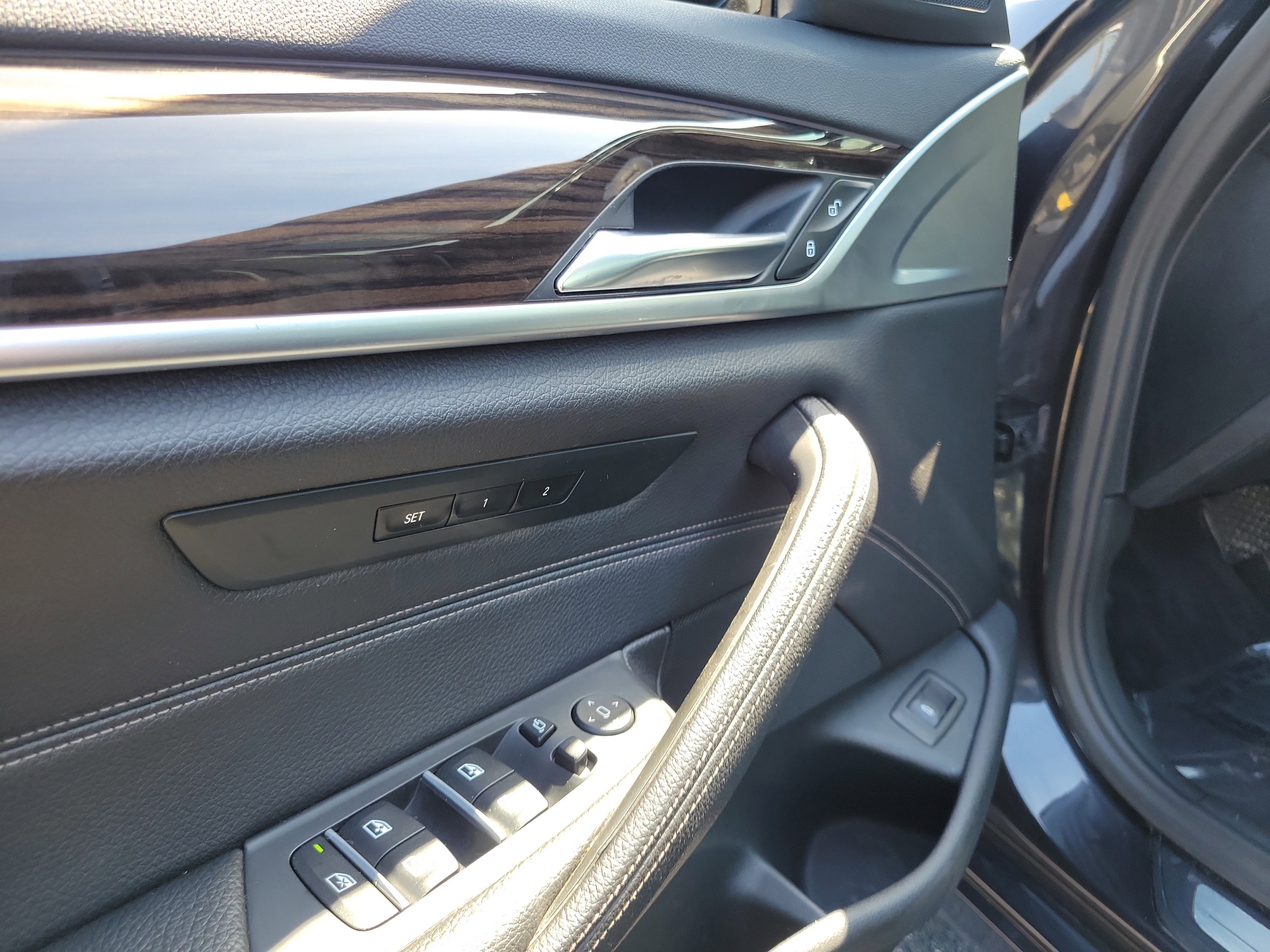 Vehicle image 21 of 30