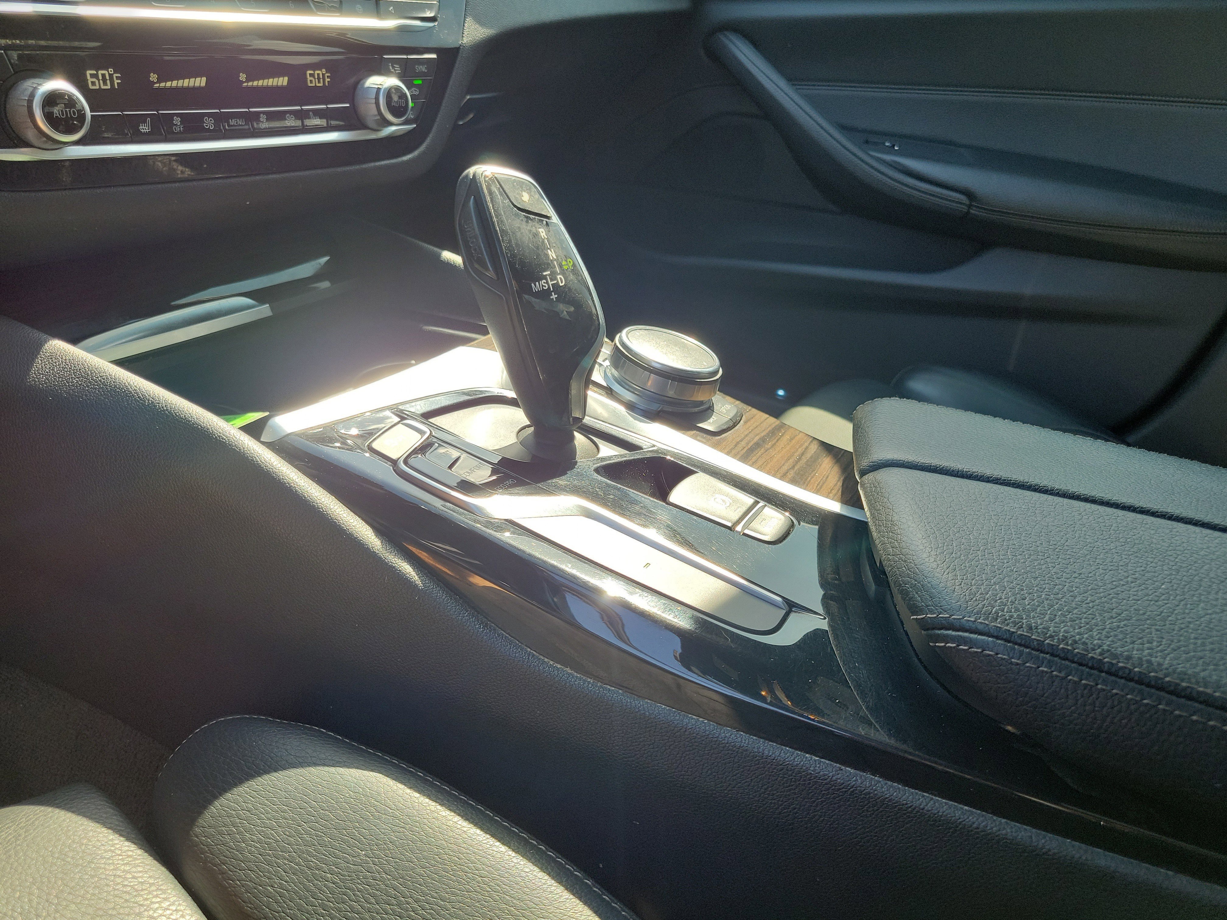 Vehicle image 18 of 30