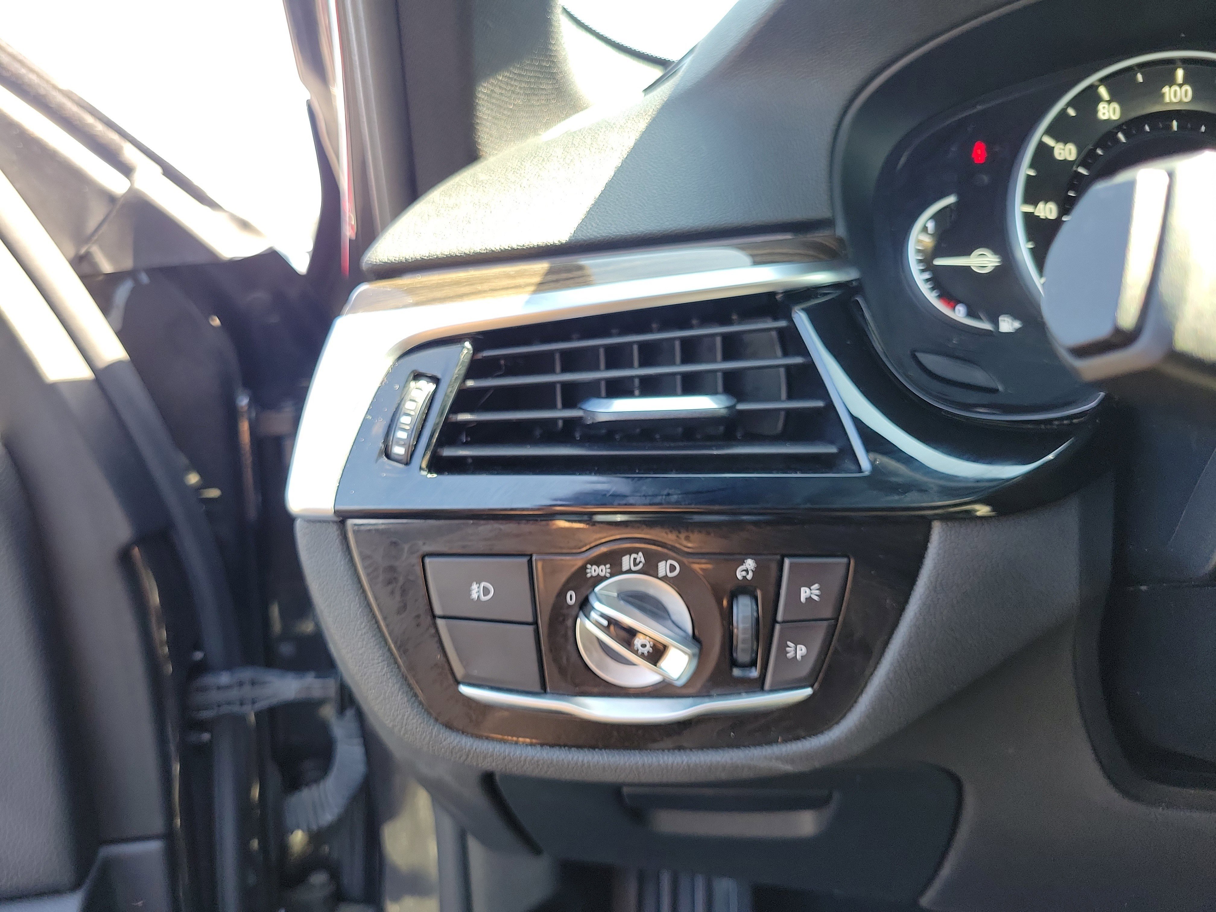 Vehicle image 22 of 30