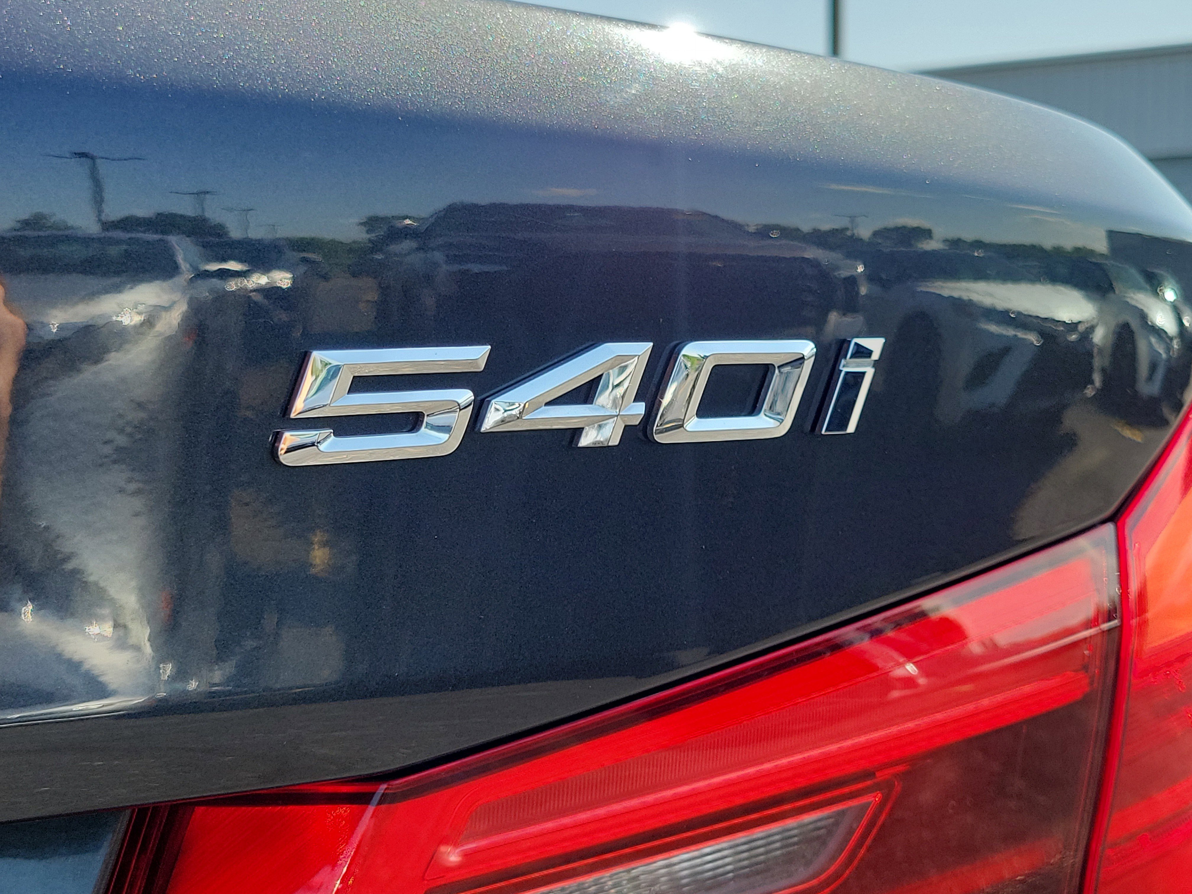 Vehicle image 27 of 30