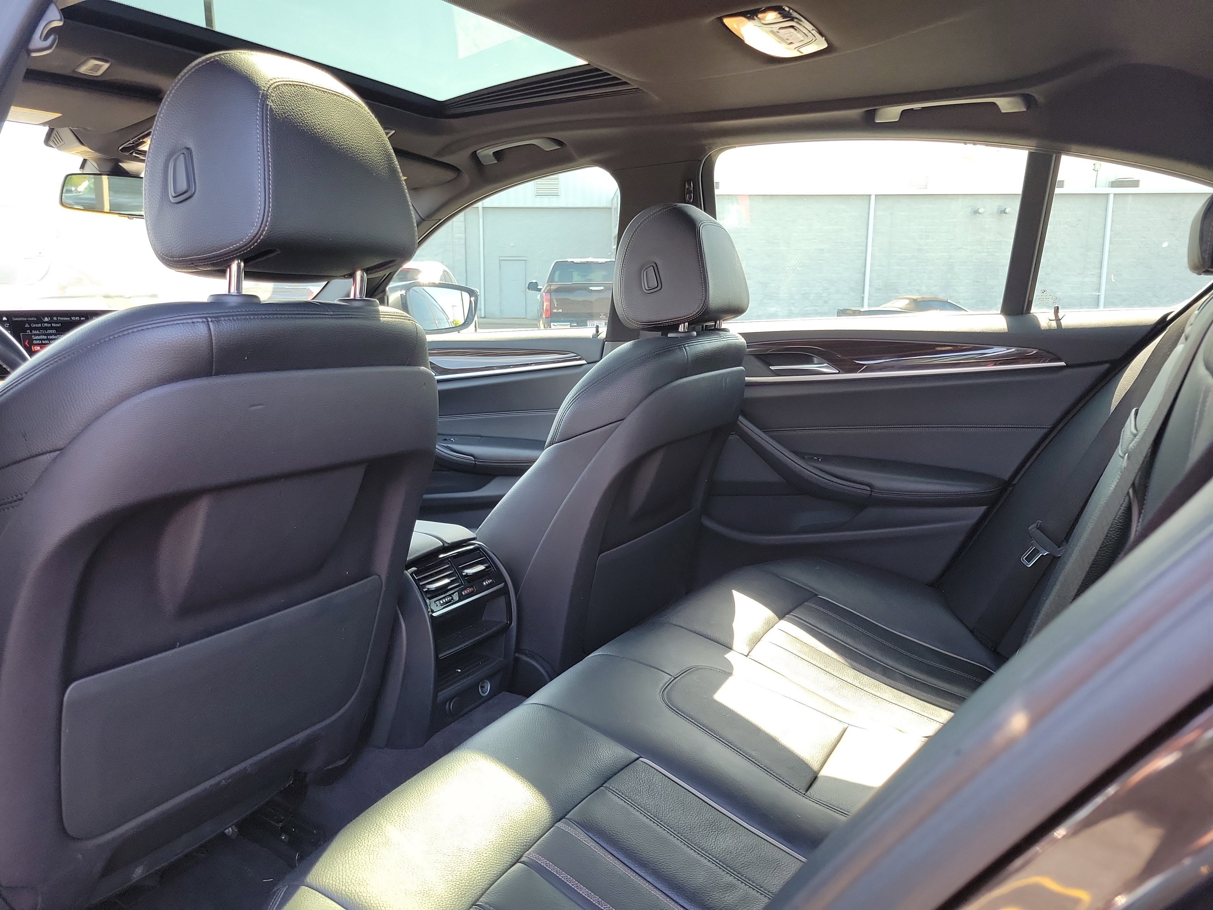 Vehicle image 9 of 30