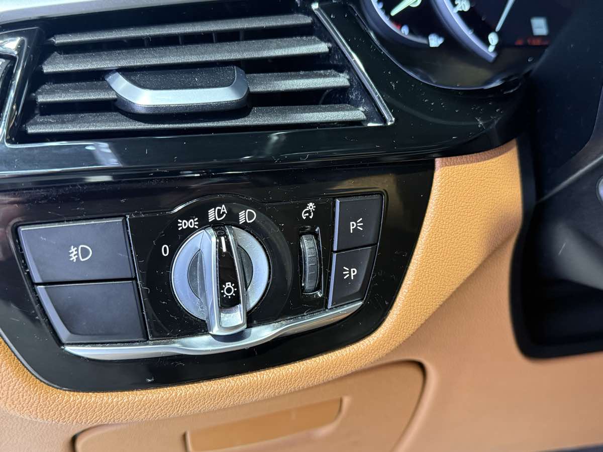 Vehicle image 29 of 73