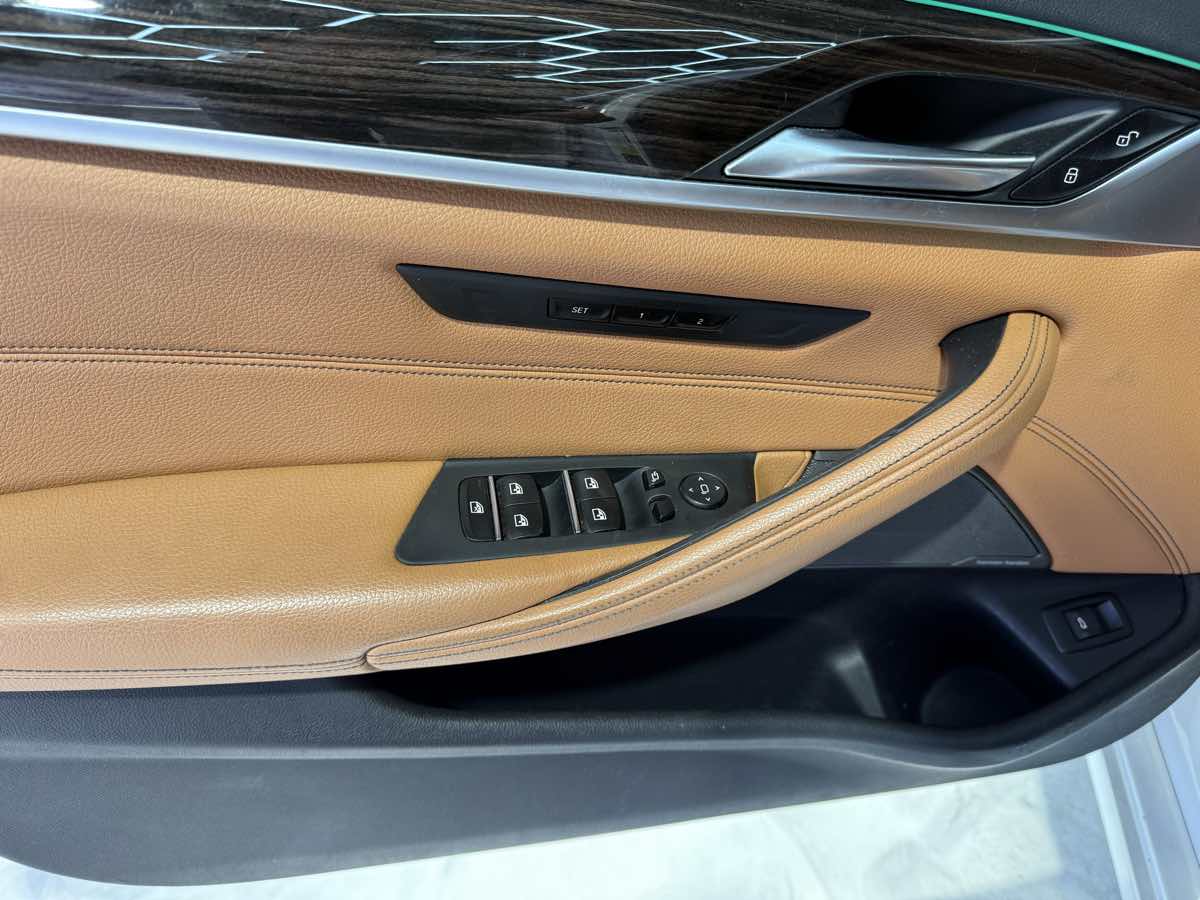 Vehicle image 55 of 73