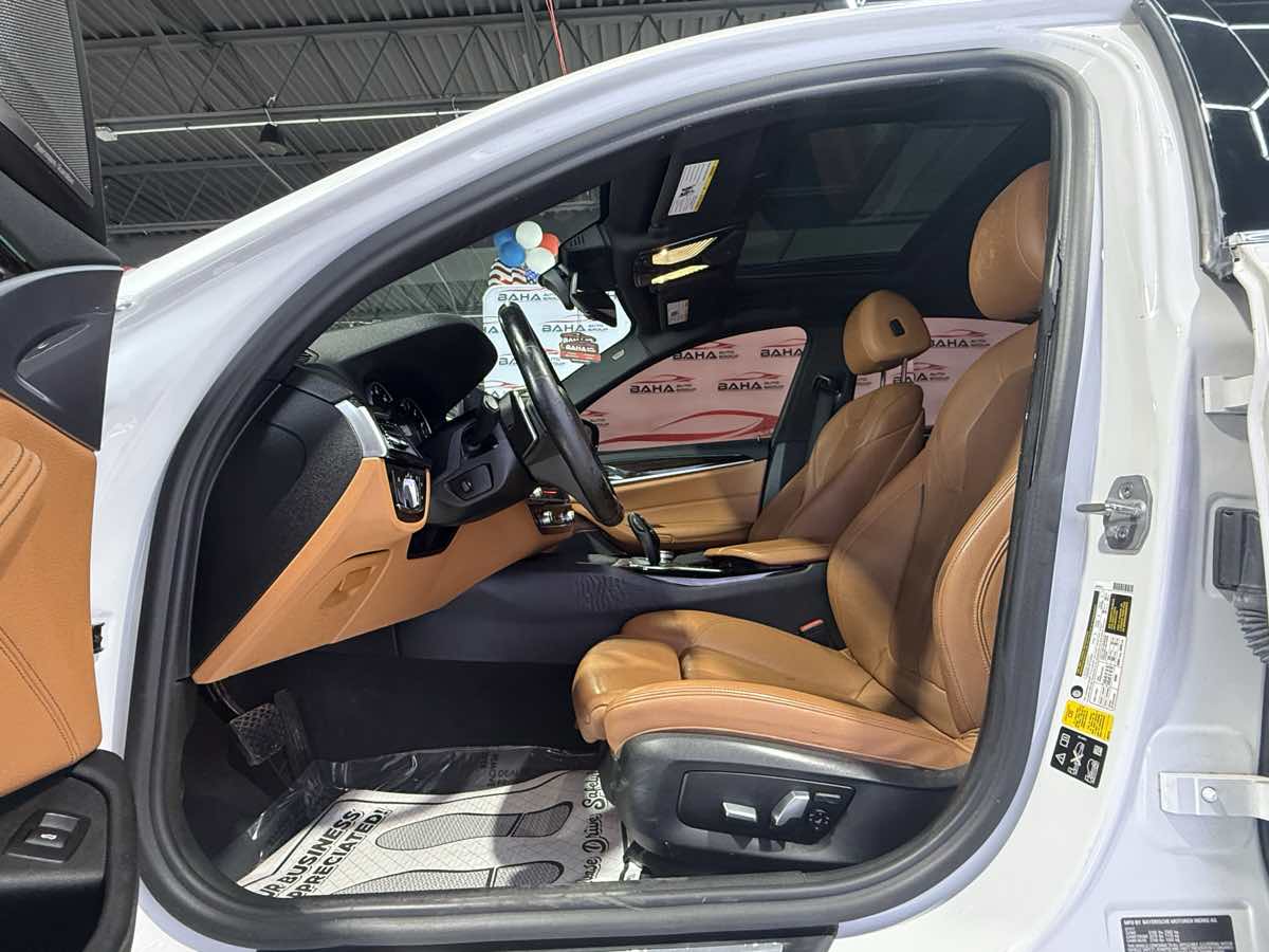 Vehicle image 47 of 73