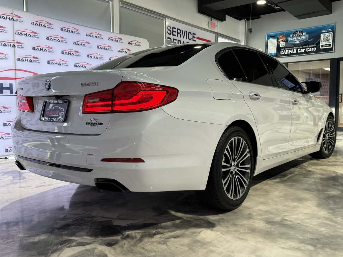 Vehicle image 10 of 73