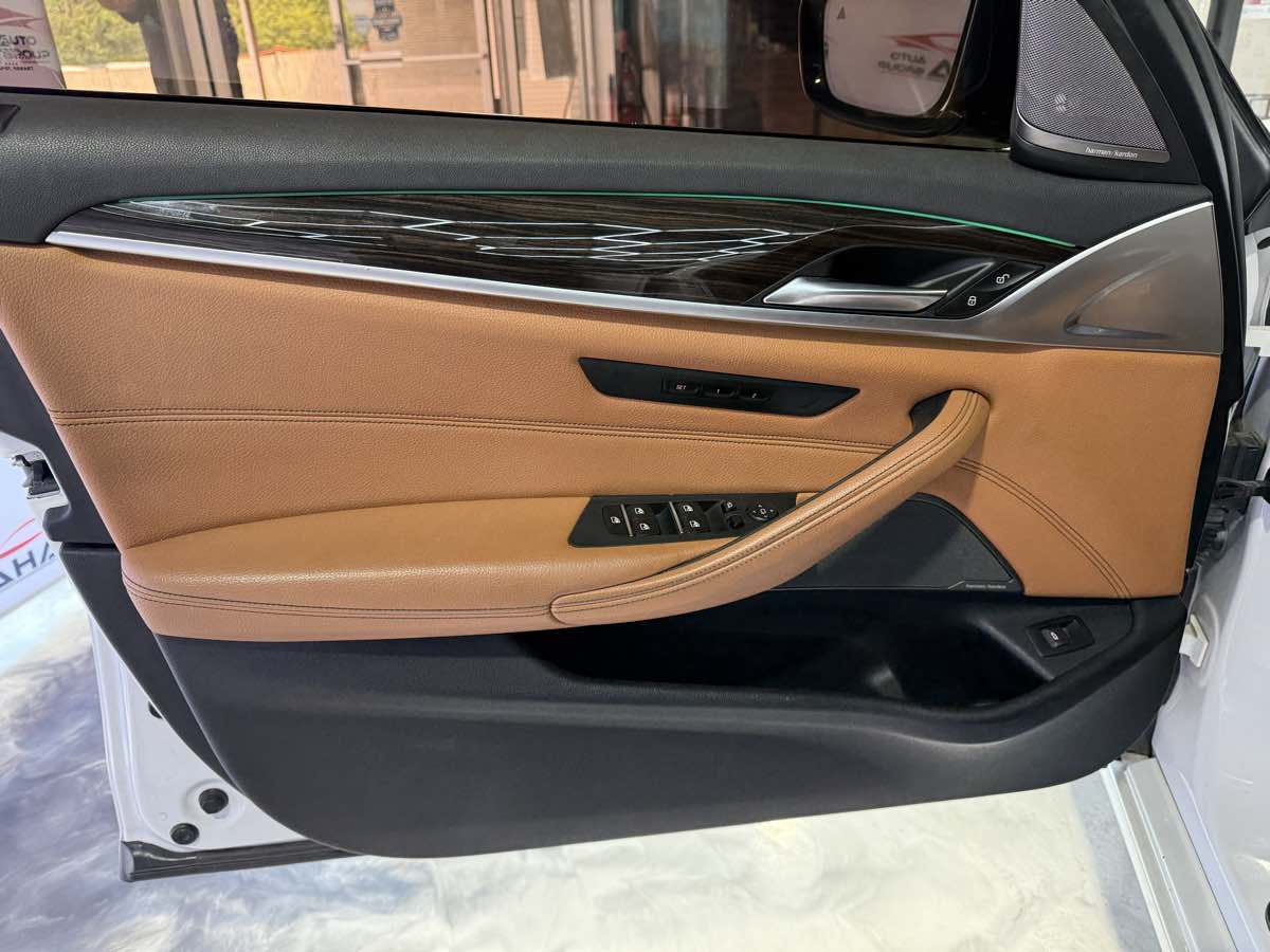 Vehicle image 53 of 73