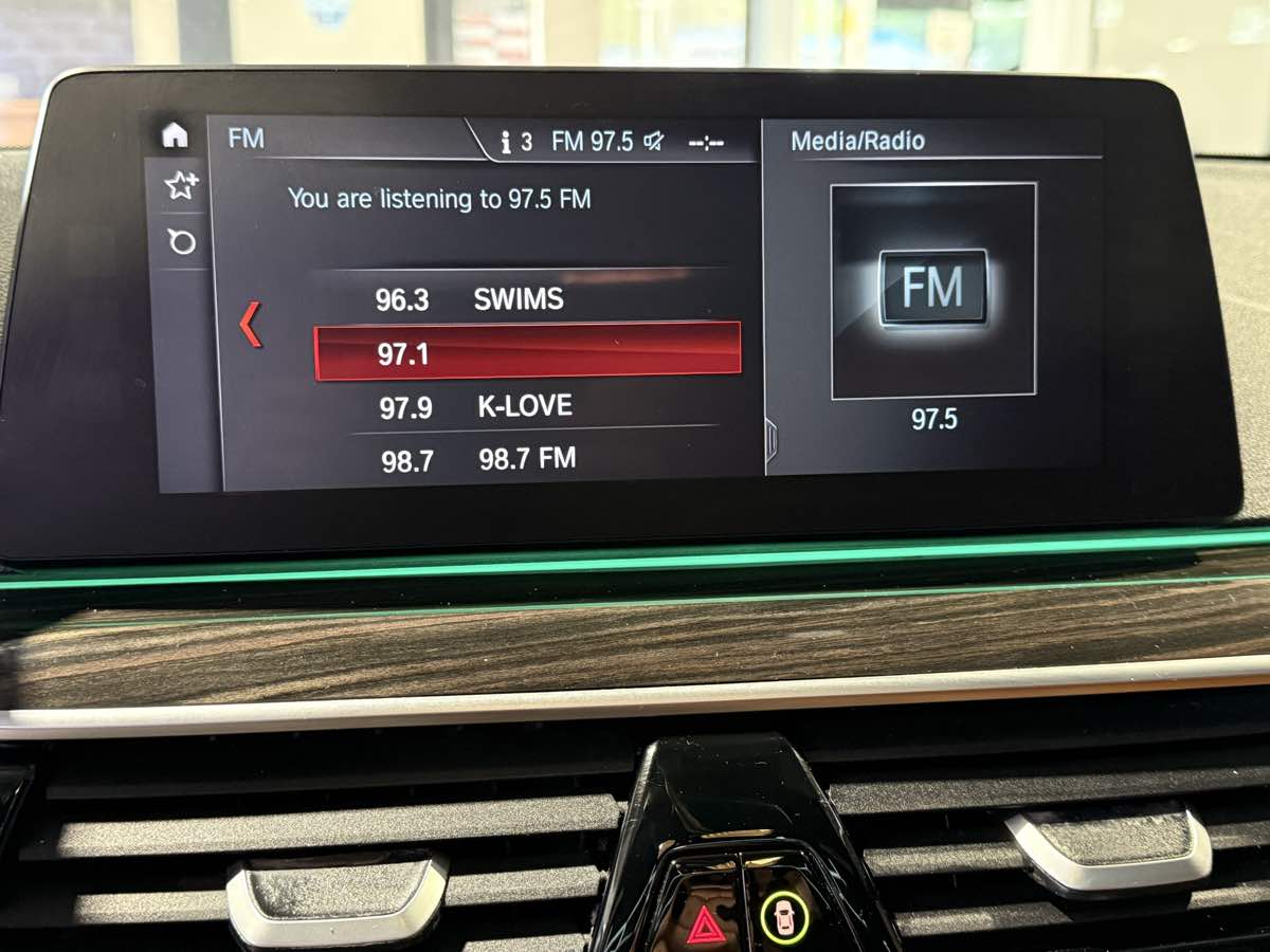 Vehicle image 32 of 73