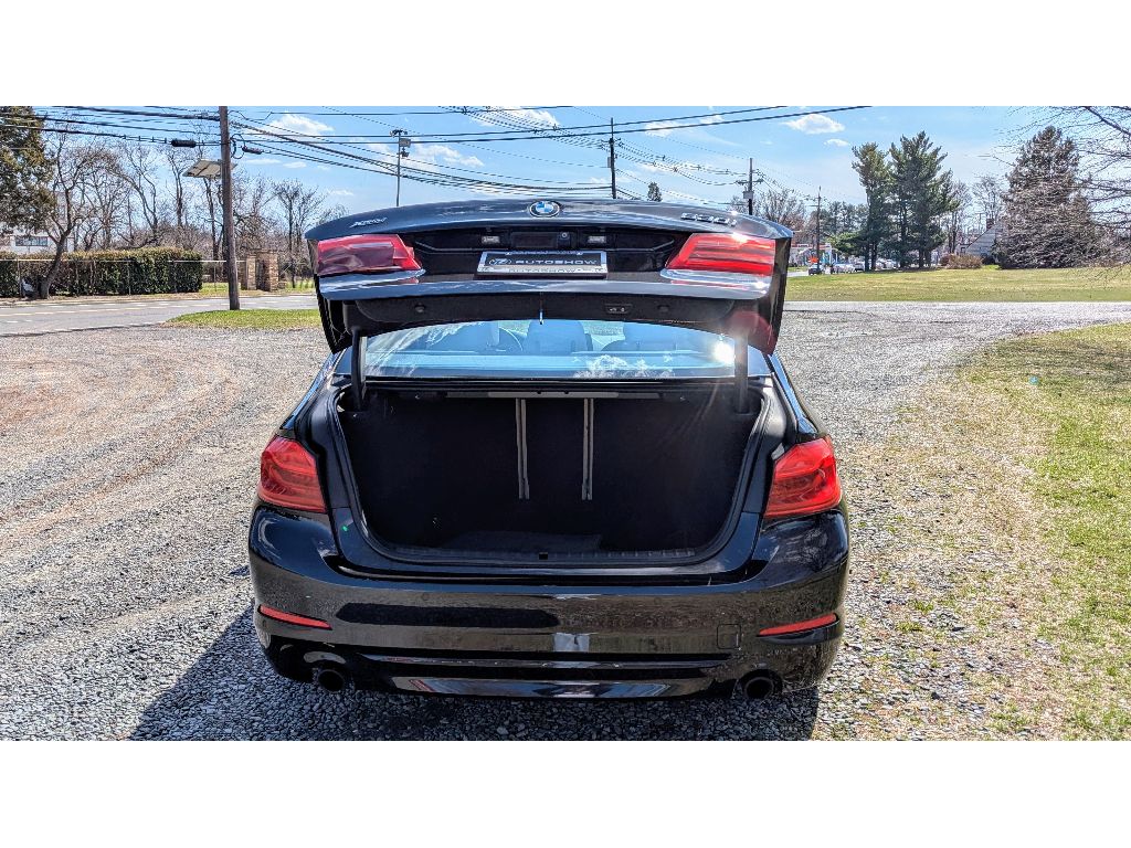 Vehicle image 13 of 27