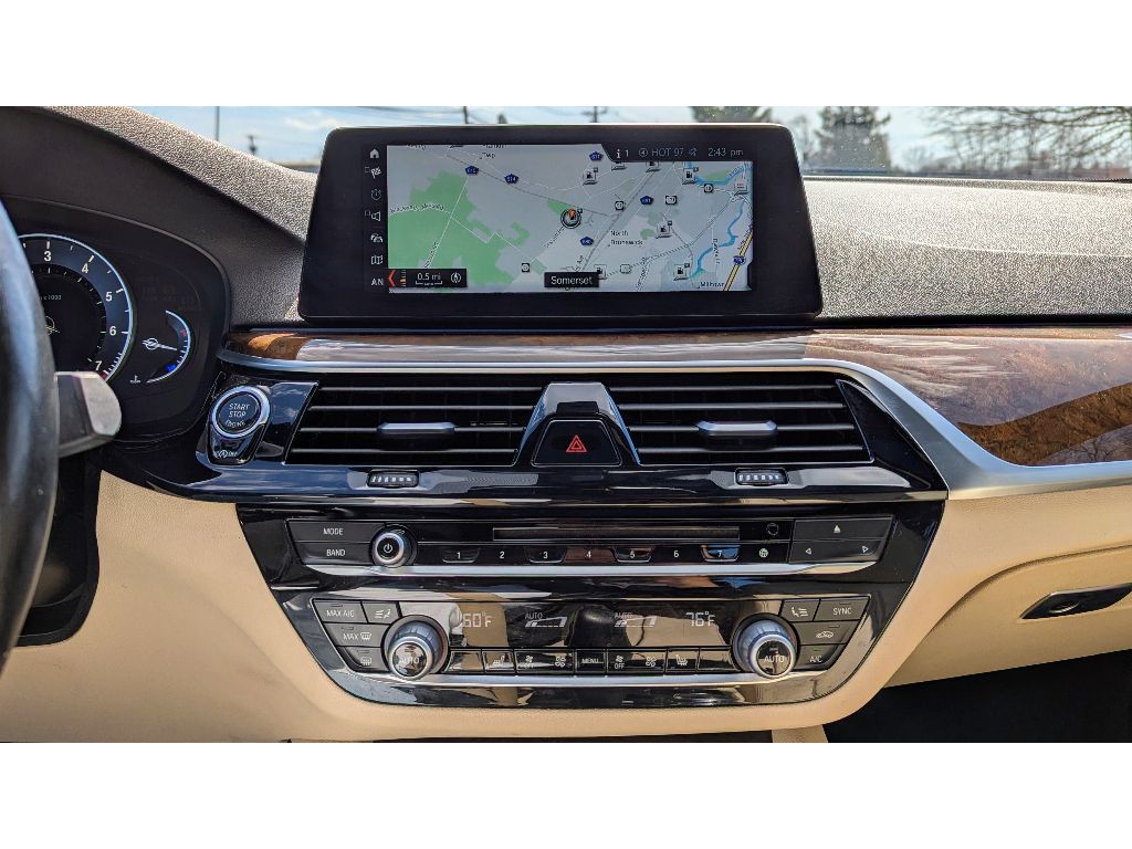 Vehicle image 24 of 27