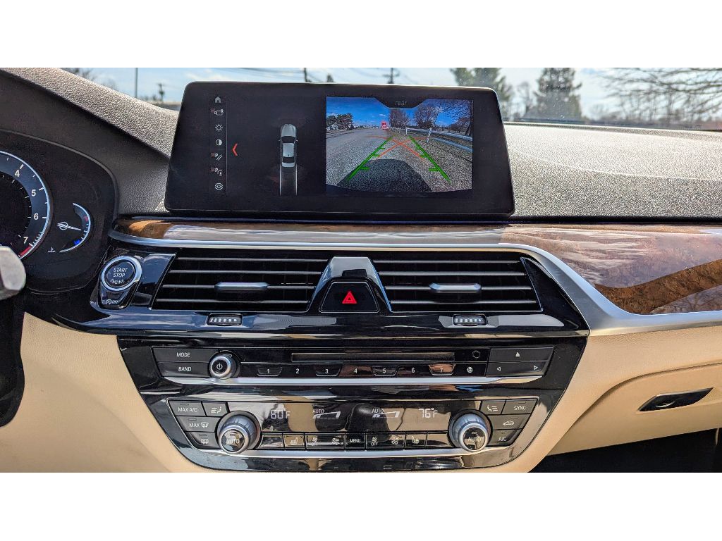 Vehicle image 21 of 27