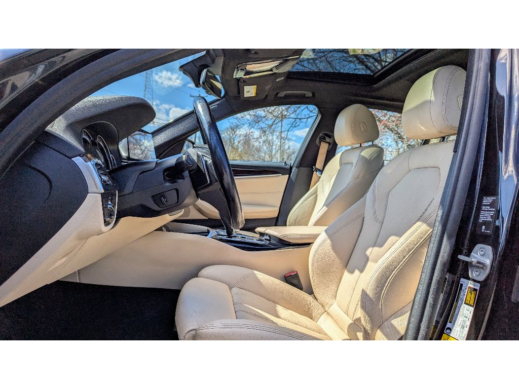 Vehicle image 14 of 27