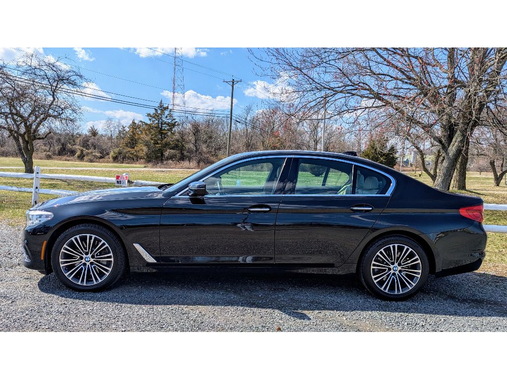 Vehicle image 8 of 27