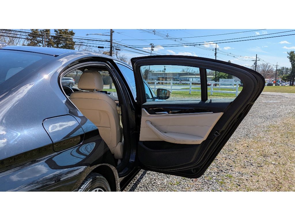 Vehicle image 12 of 27