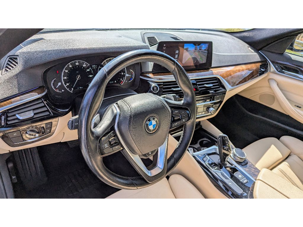 Vehicle image 18 of 27