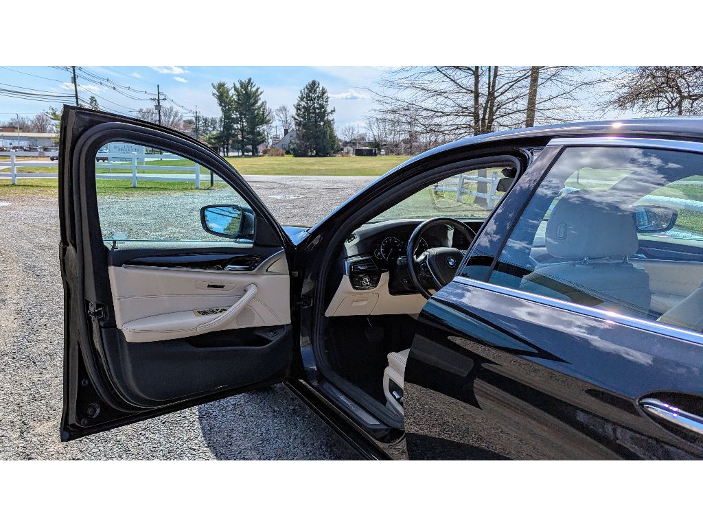 Vehicle image 9 of 27
