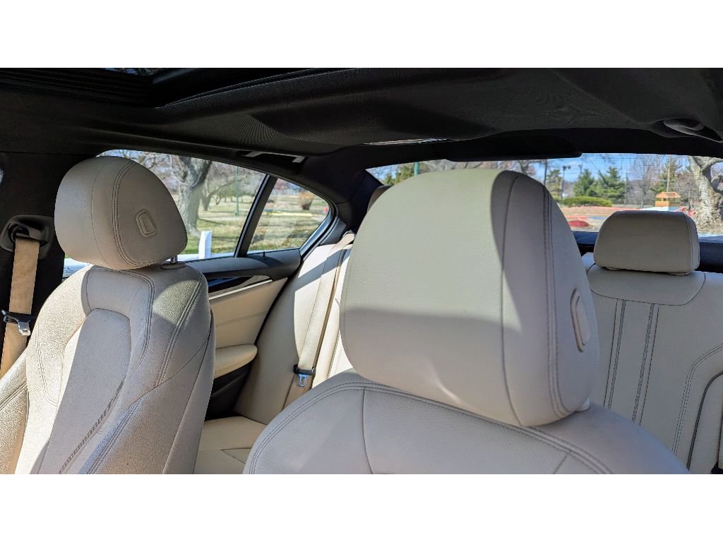 Vehicle image 15 of 27