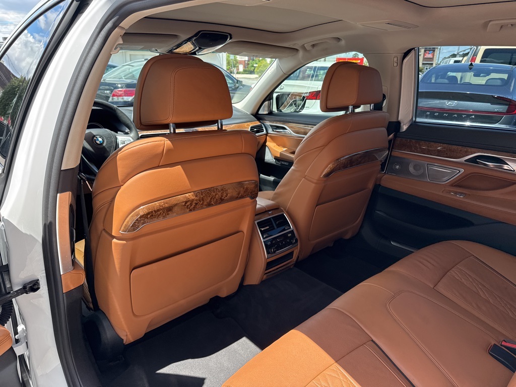 Vehicle image 18 of 27