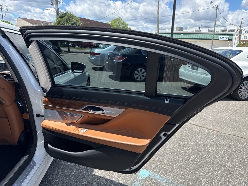 Vehicle image 22 of 27